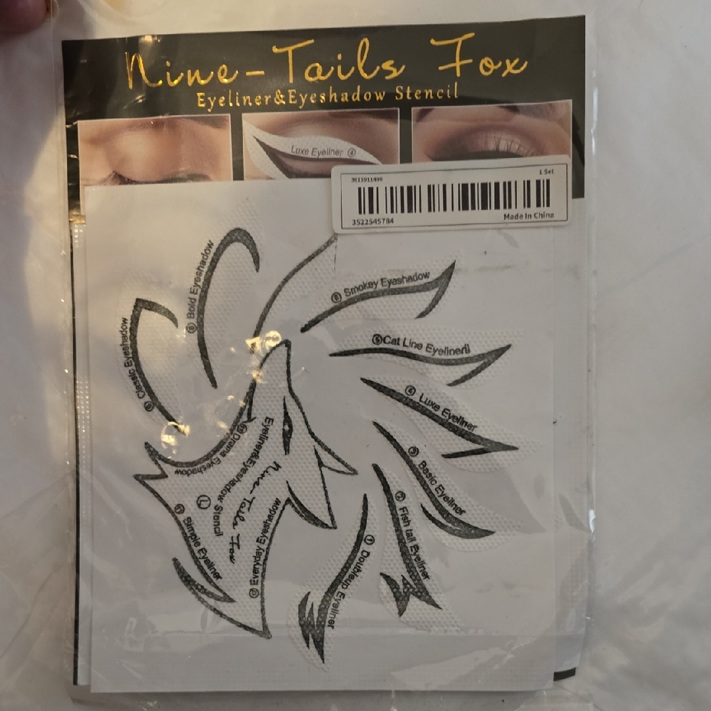 Nine-Tails Fox Eyeliner & Eyeshadow Stencil